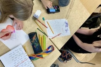 skola elever barn pluggar plugg grupparbete