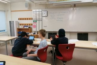 Elever skriver låtar på workshop i Varberg