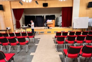 Förberedelse på scen inför workshop i Boden kommun