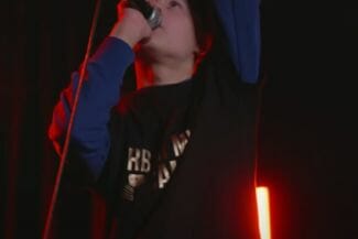 Deltagare sjunger sin låt på Urban music camp