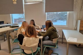 Elever skriver låt text Norrköping