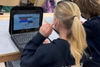 Elev jobbar med soundtrap