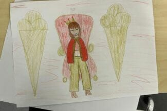 En teckning av en person som står mellan glass