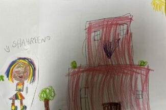 En teckning av ett rosa hus